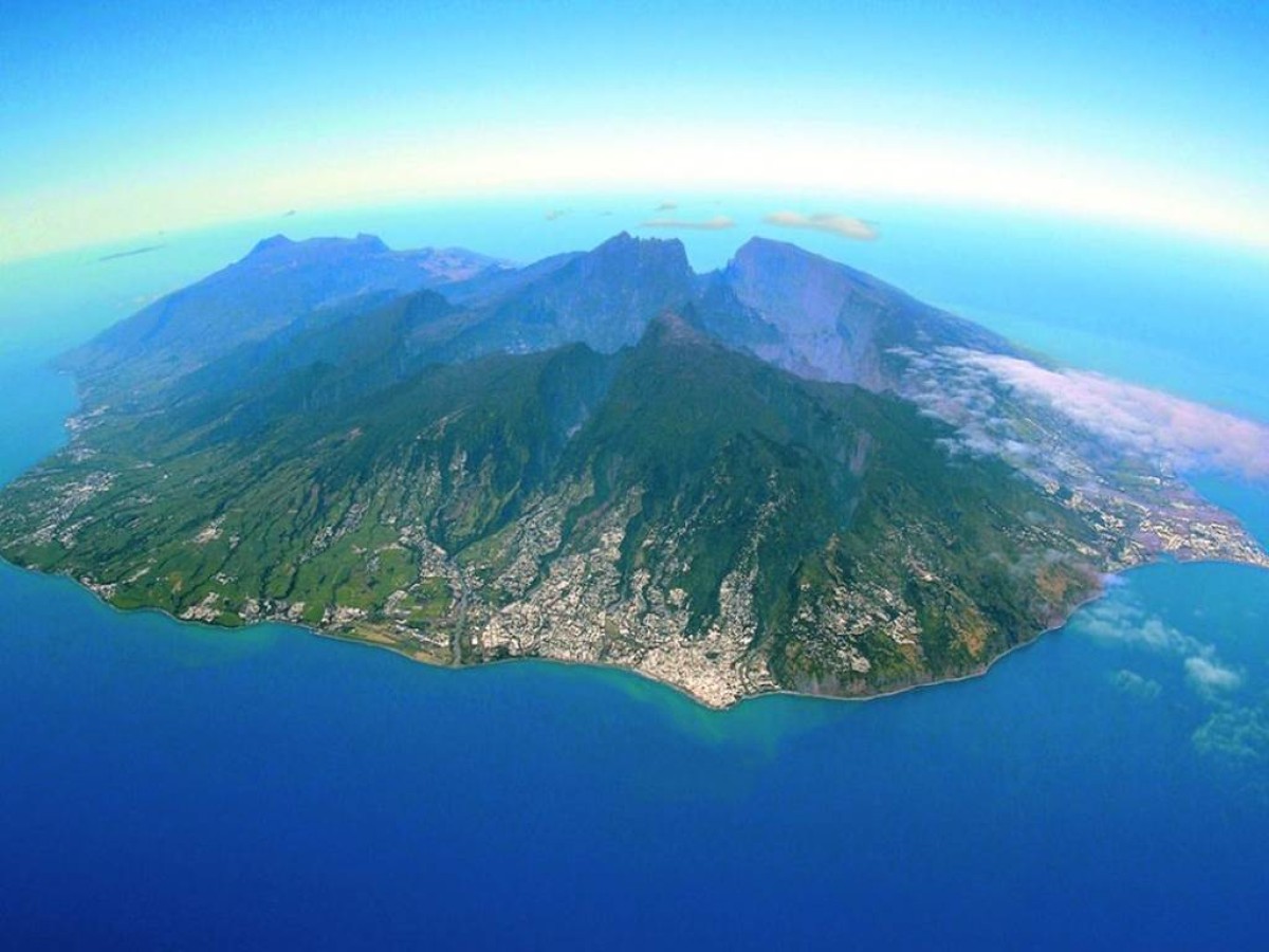 Tropic Locations - Bonjour Fun