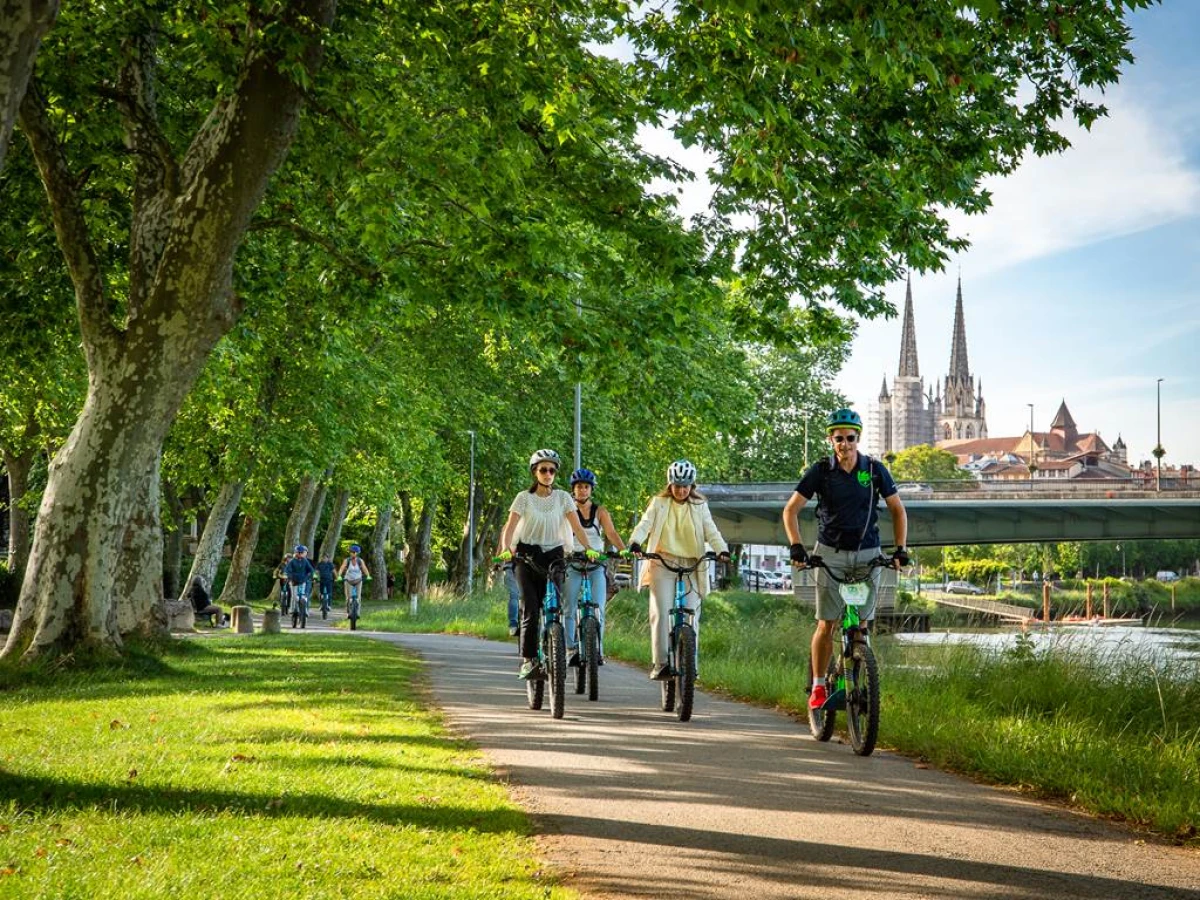 Trottinette électrique Tapas à Bayonne : "Au fil de la Nive" - Bonjour Fun
